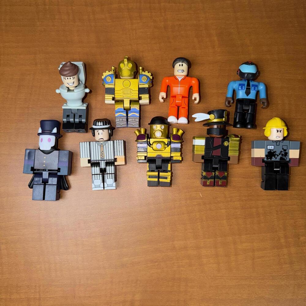 Roblox - Lot of 9 Assorted Action Figures - Picture 5 of 5